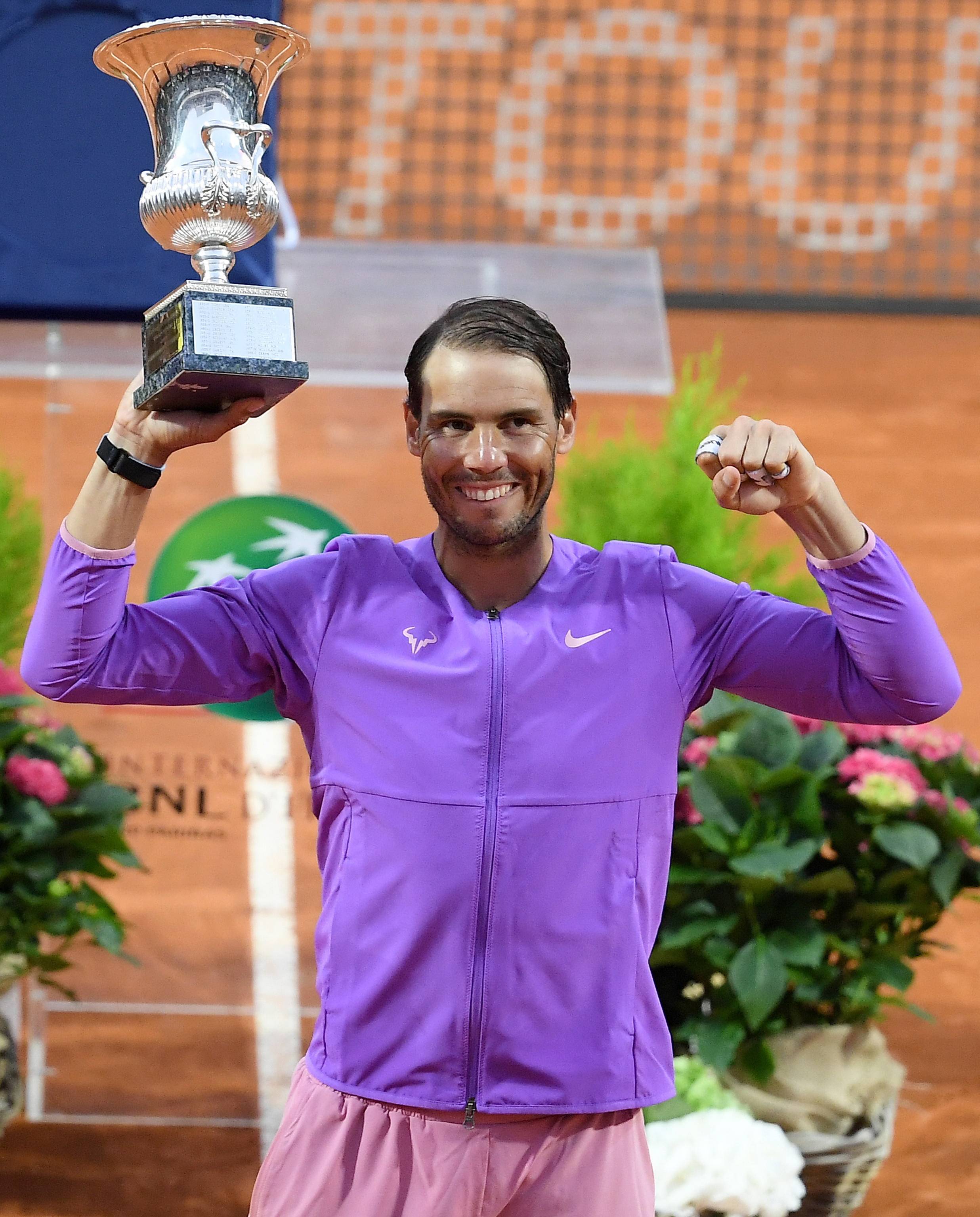 意大利网球队碾压世界网球队，纳达尔绝境逆转