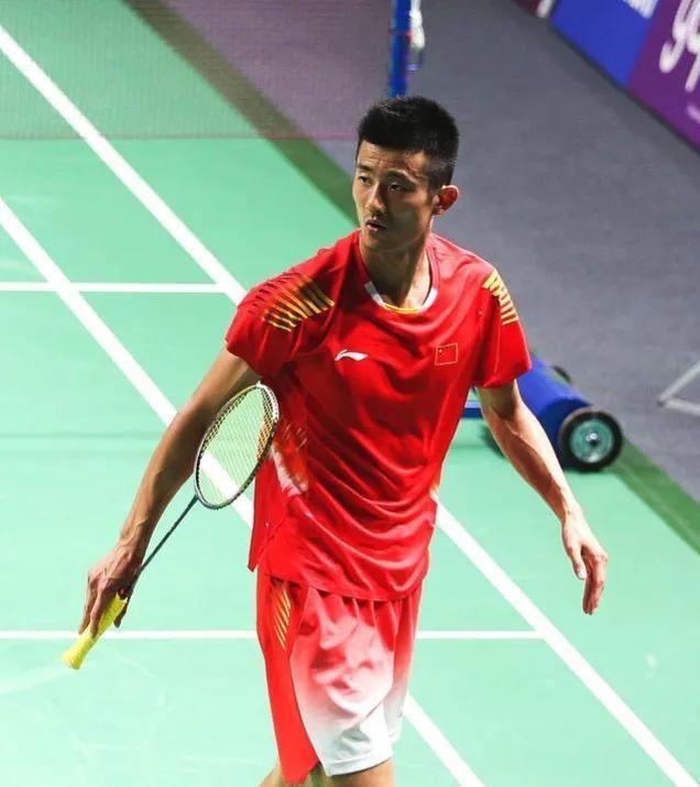 中国羽毛球队绝地反击法国羽毛球队,谌龙高光表现 中国羽毛球队绝地反击法国羽毛球队,谌龙高光表现