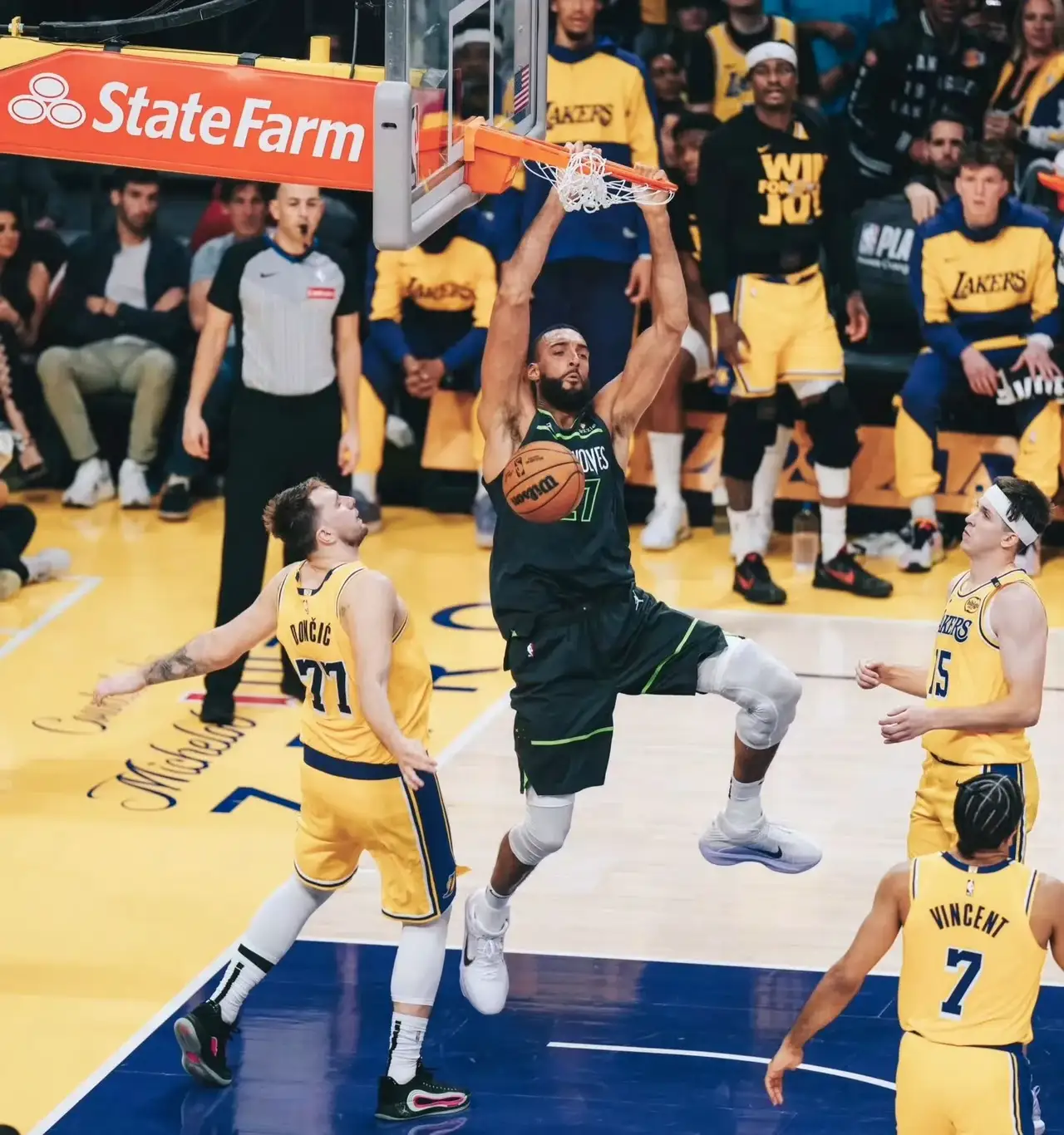 塞尔维亚男篮完胜火箭，戈贝尔打破历史纪录