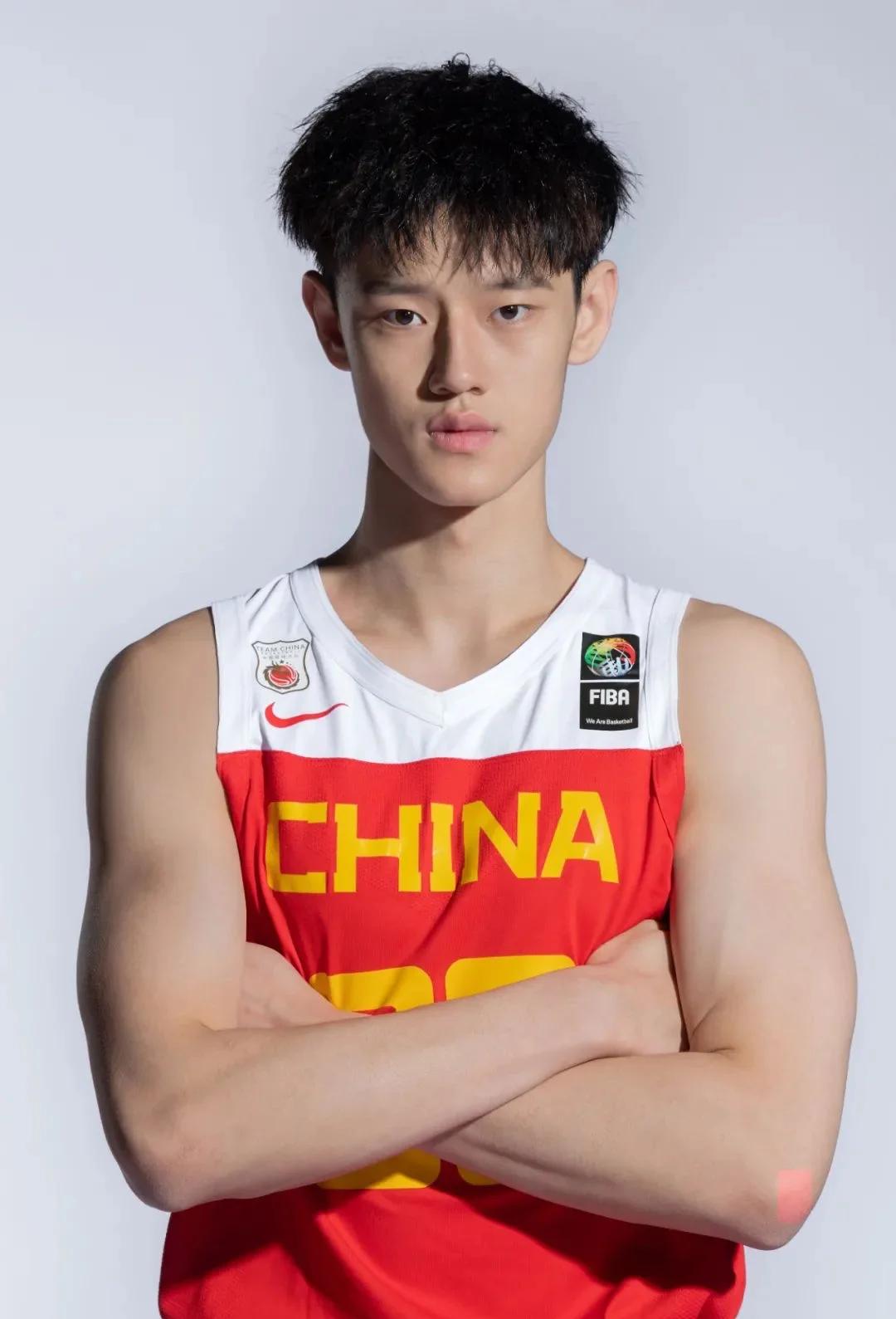 日本男篮完胜爵士，萨姆·米切尔一己之力扛起全队