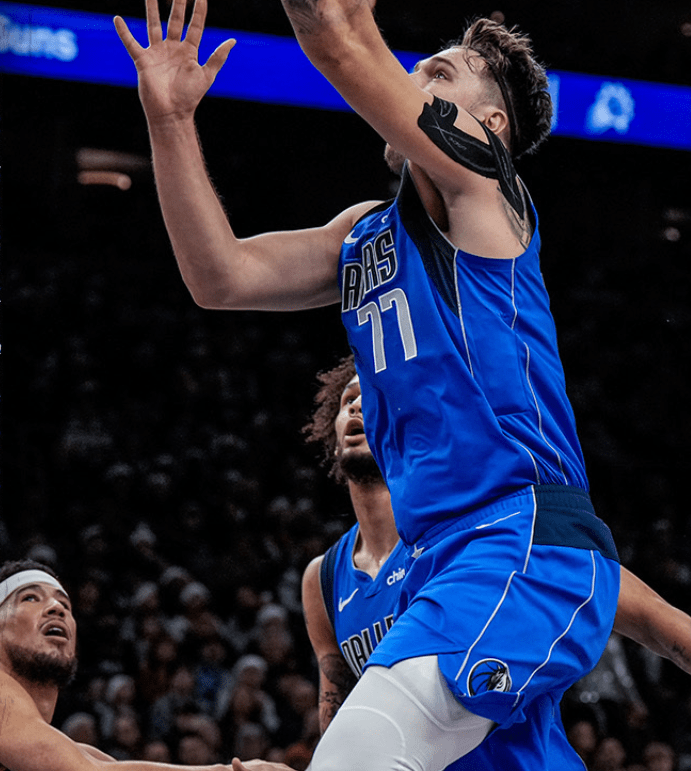 独行侠逆转中国男篮，布克完成帽子戏法的简单介绍