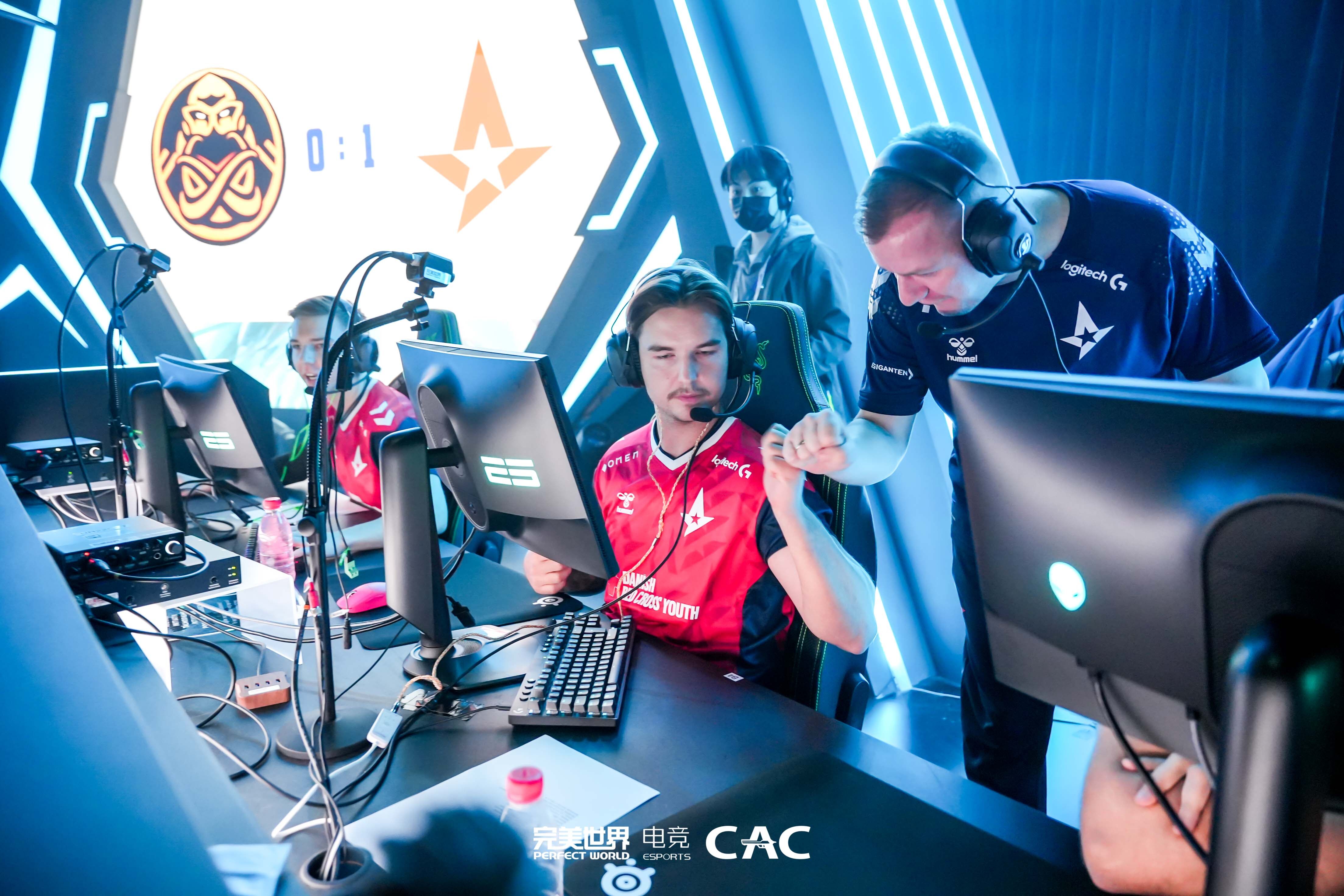 Astralis爆冷CLG，Uzi统治全场