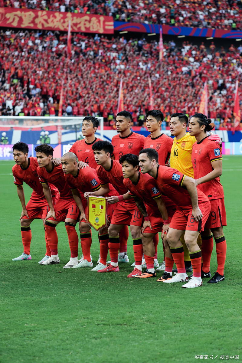 强强对决,球场上演精彩战役 强强对决,球场上演精彩战役