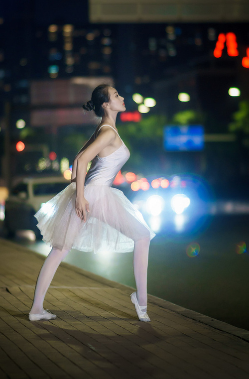 73分背后的篮球哲学,当广厦的铁血防守遇见恩比德的现代进攻方程式