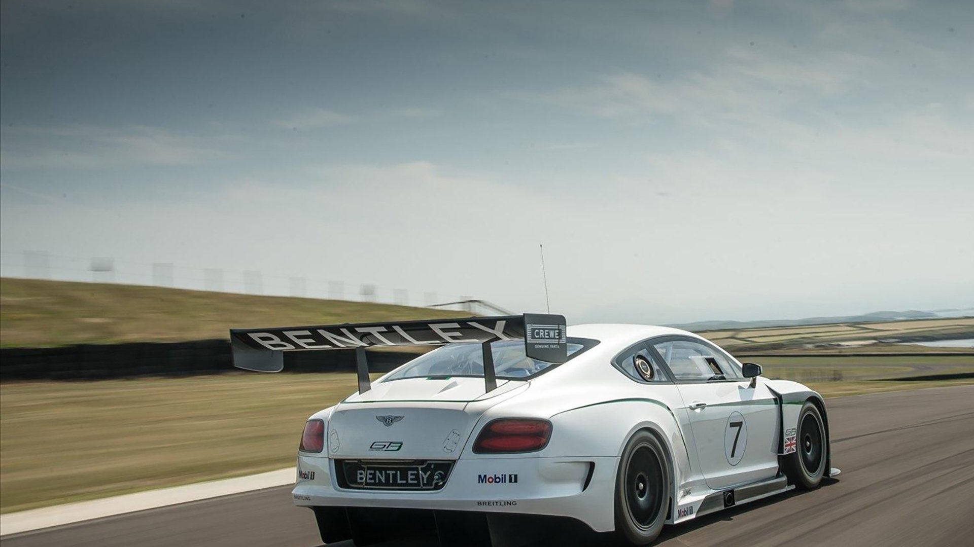 暗夜与晨光的交错，当萨拉赫爆发照亮利物浦，巴拉圭单节风暴席卷沙特